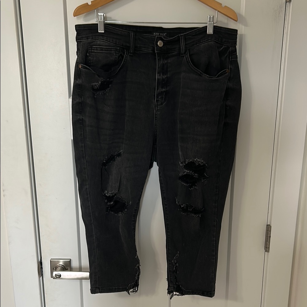 Judy Blue Black Cropped Distressed Jeans